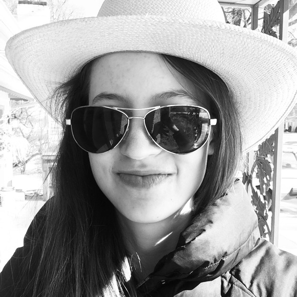 Meet your Posher, Madison - Picture 2 of 2